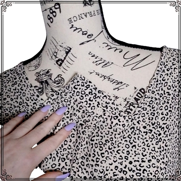 Chelsea & Theodore Leopard Print Split Hem Top Size XL - Picture 6 of 11